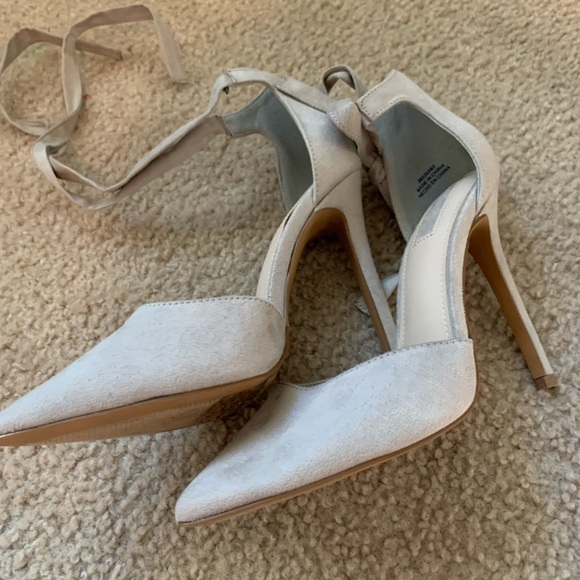 F21 Size US 6.5 Beige/Nude Suede tie up heels with a pointed toe - Picture 3 of 4